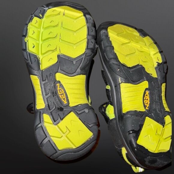 Keen Little Kids' Newport H2 Black/Yellow Sandal Size 12 - Picture 4 of 8